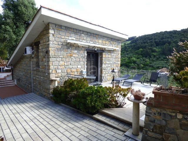 Vendesi villa singola a San Bartolomeo al Mare via Luvea, Pairola
