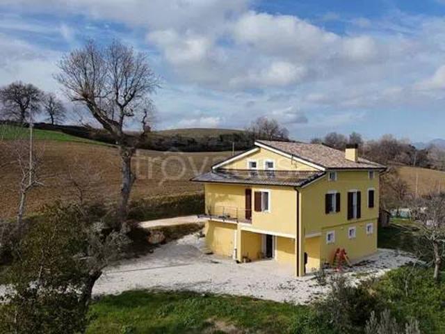 Vendesi villa singola a San Severino Marche via Parolito No Number