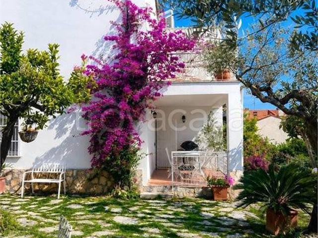 Vendesi villa singola a San Vito Chietino