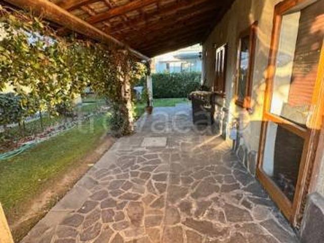 Vendesi villa singola a Segrate via del Pruno, 9, Villaggio Ambrosiano