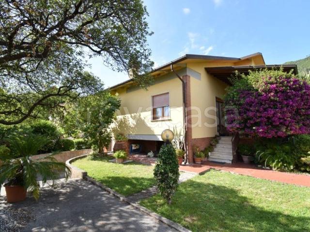 Vendesi villa singola a Seravezza via Case Rosse, 161