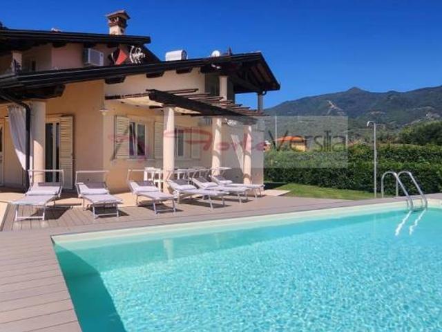 Vendesi villa singola a Seravezza via frasso