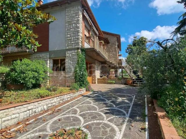Vendesi villa singola a Sinalunga