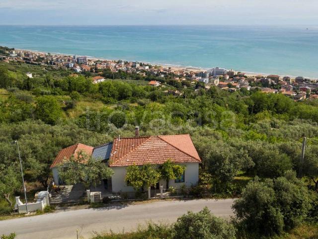 Vendesi villa singola a Silvi