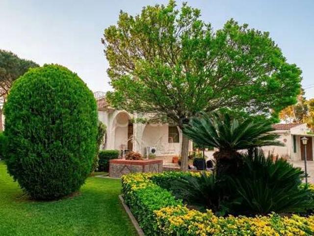 Vendesi villa singola a Siracusa via Lago Maggiore, 12, Fontane Bianche