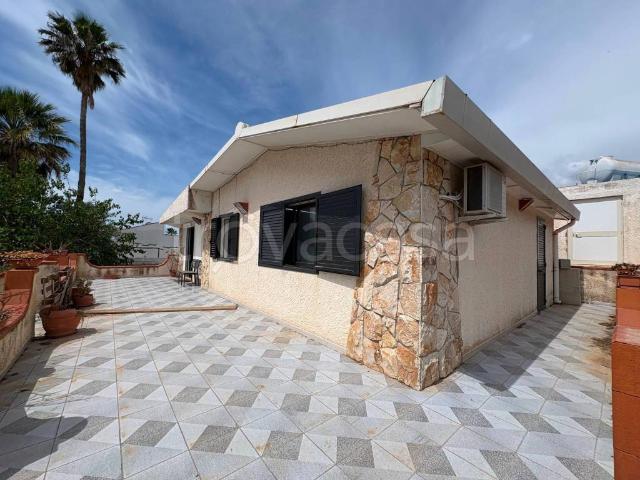 Vendesi villa singola a Siracusa, Ognina