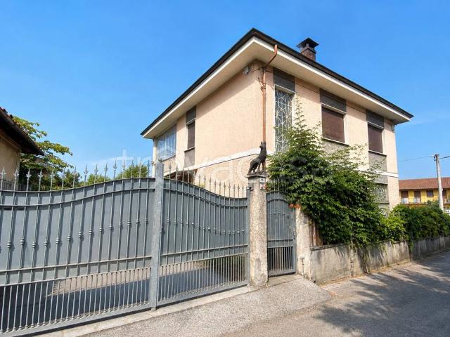 Vendesi villa singola a Sommariva del Bosco via Boetti