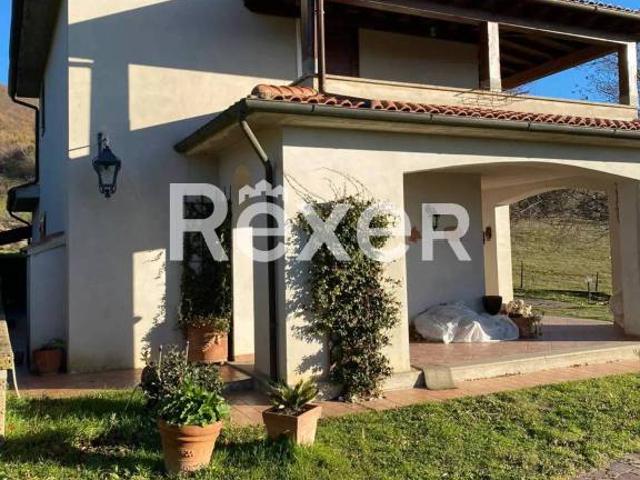 Vendesi villa singola a Sorano