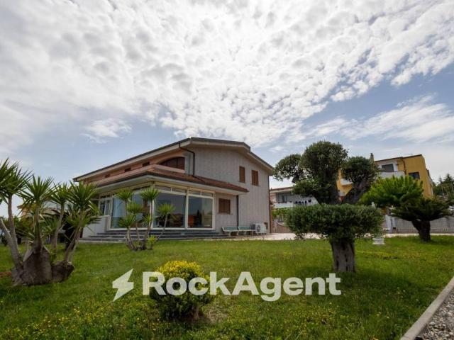 Vendesi villa singola a Stalettì via Canalicchio, 9