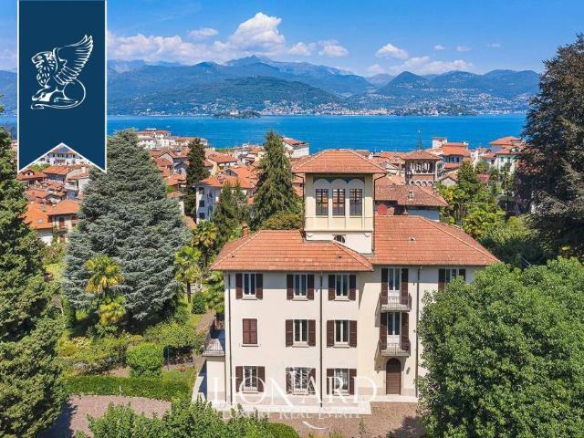Vendesi villa singola a Stresa