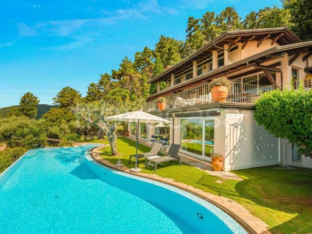 Vendesi villa singola a Strettoia, Pietrasanta