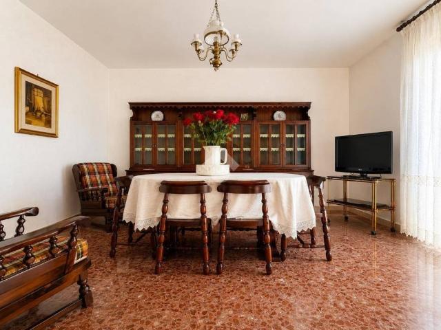 Vendesi villa singola a Stroncone