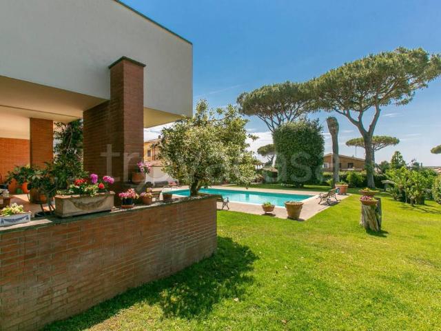 Vendesi villa singola ad Anzio via dei Girasoli, 56, Lido Dei Pini