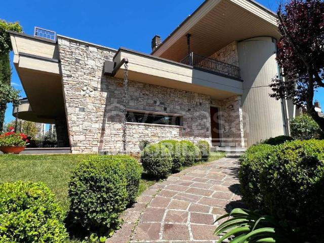 Vendesi villa singola ad Altamura via Cassano delle Murge