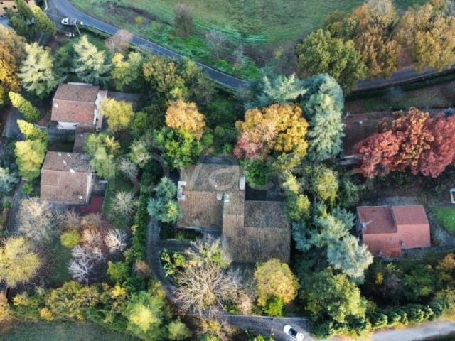 Vendesi villa singola ad Albinea via Pareto