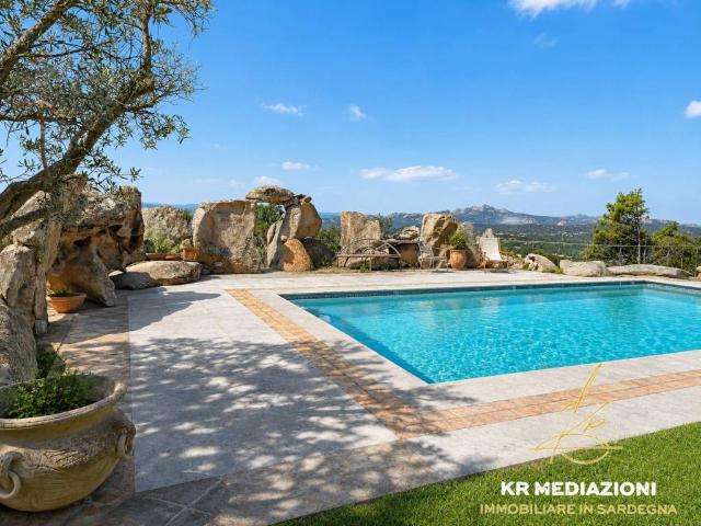 Vendesi villa singola ad Arzachena