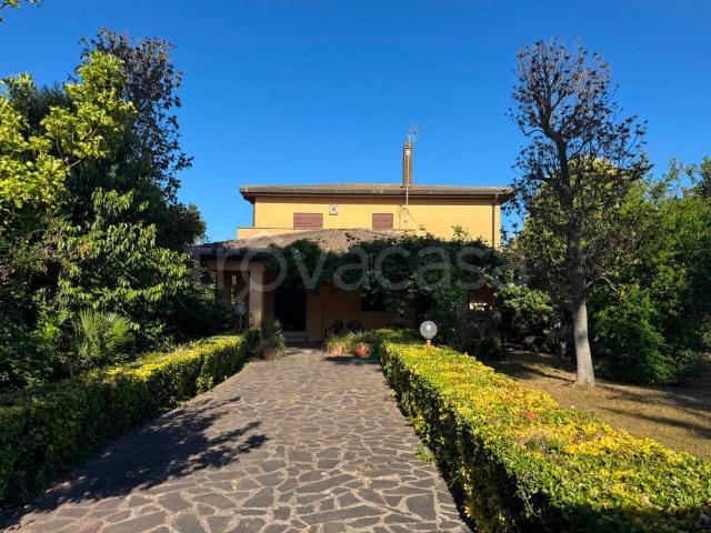 Vendesi villa singola ad Ardea via Potenza, 22, Nuova Florida