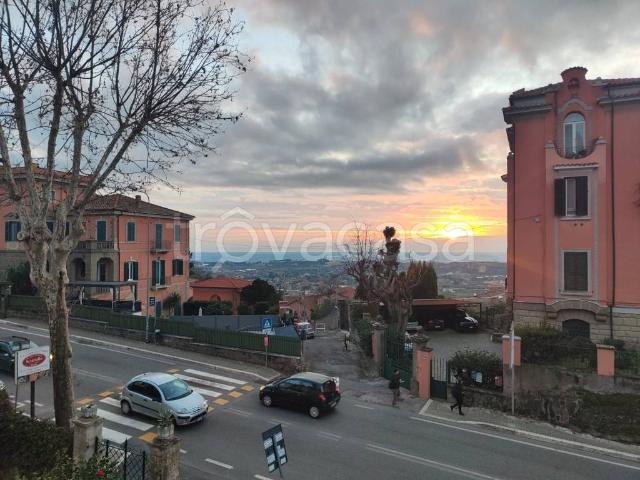 Vendesi villa singola ad Ariccia via Appia Nuova