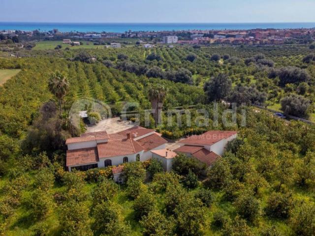 Vendesi villa singola ad Avola via Bella Pettinata, 1