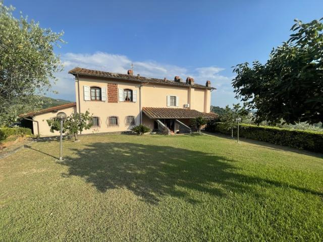 Vendesi villa/villetta a Massarosa via delle sezioni, 3549
