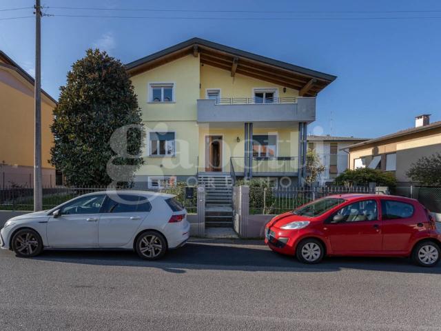 Vendesi villa/villetta a Pordenone