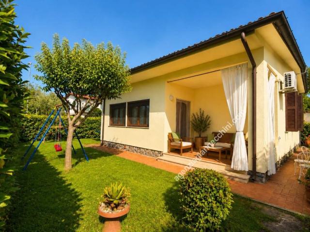 Vendesi villetta a Vittoria Apuana, Forte dei Marmi