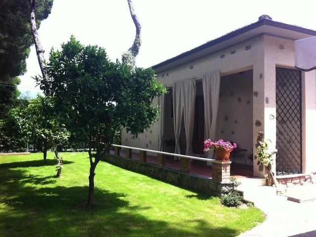 Vendesi villetta a Vittoria Apuana, Forte dei Marmi