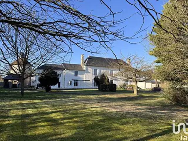 Vendeuvre du Poitou 86380 Achat / Vente divers 20 pièces piscine terrasse