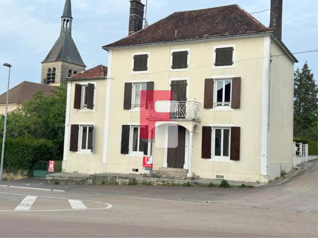 Vendeuvre sur Barse Maison de 185 m2 avec grange et grand terrain