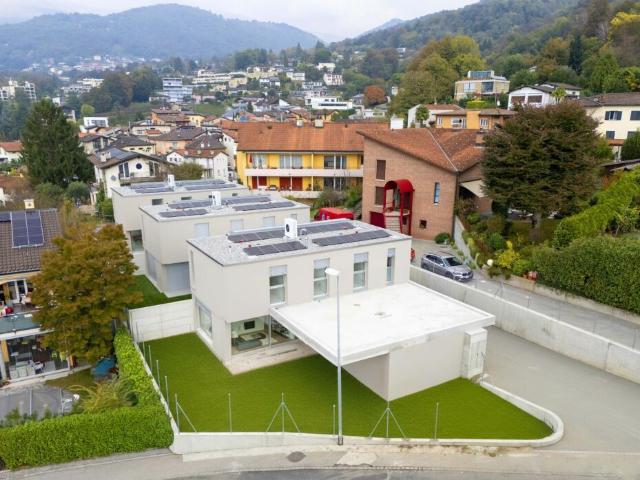 VENDIAMO MODERNISSIME VILLE DESIGN A CADRO