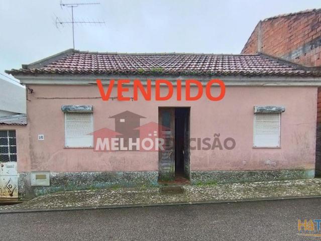 VENDIDO Moradia T2 + Anexos + Terreno Praia do Ribatejo / Vila Nova da Barquinha | 26054079440
