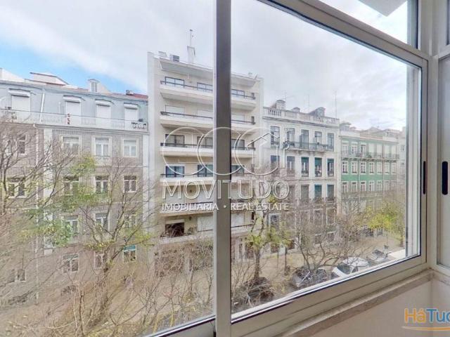 VENDIDO Apartamento T2 3 assoalhadas no centro de Lisboa Estefânia Prédio com elevador | 26053200716