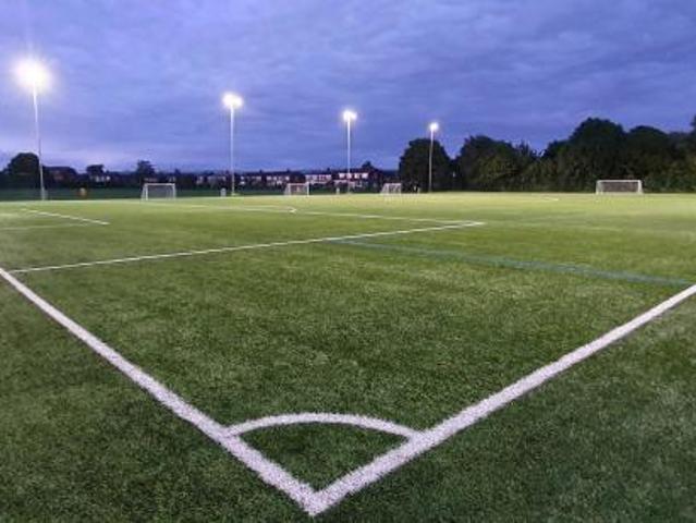VENDITA A ROMA CENTRO SPORTIVO CON CAMPO DA CALCIO