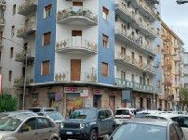 VENDITA AMPIO 5 VANI+ ACC.RI VIALE COLOMBO,13
