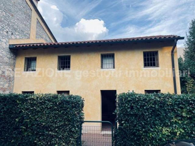VENDITA BICAMERE SUD DUE LIVELLI CON GIARDINO A VICENZA