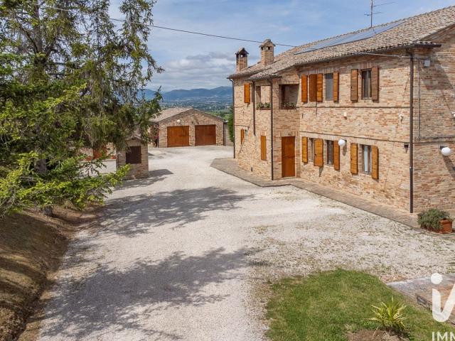 Vendita Casa indipendente / Villa 190 m² 3 camere Montec. 190m² Montecassiano