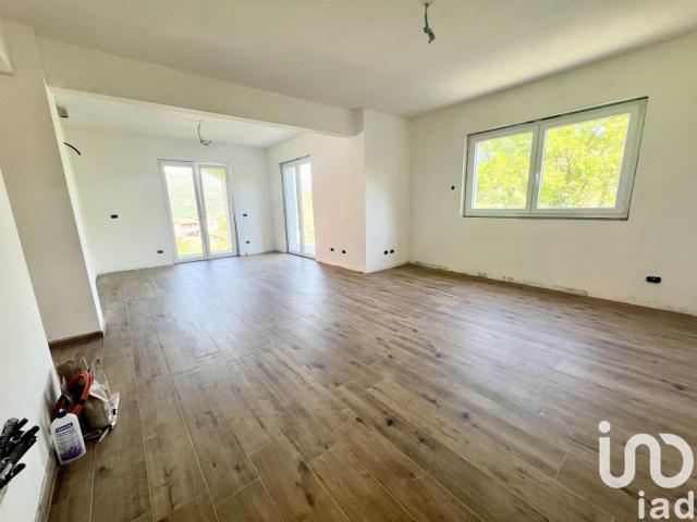 Vendita Casa indipendente / Villa 190 m² 4 camere Lumarz. 190m² Lumarzo