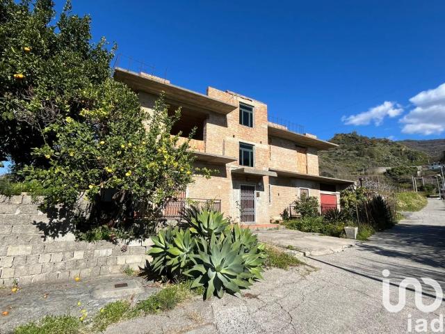 Vendita Casa indipendente / Villa 120 m² 3 camere Longob. 120m² Longobardi Marina