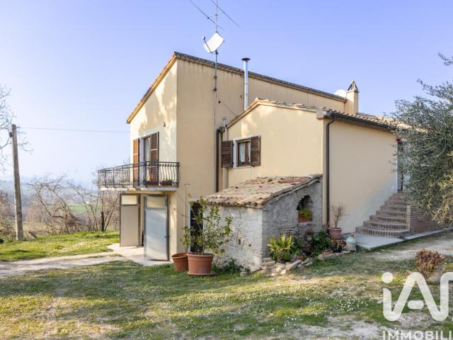 Vendita Casa indipendente / Villa 350 m² 4 camere Pergol. 350m² Pergola