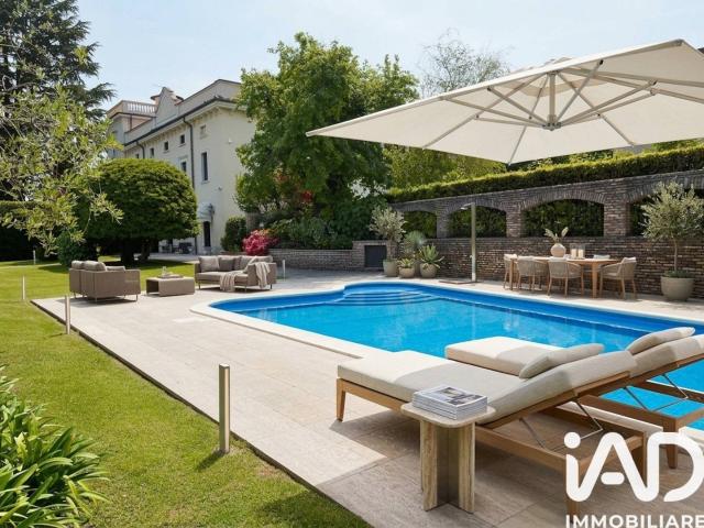 Vendita Casa indipendente / Villa 300 m² 4 camere Desenz. 300m² Desenzano del Garda