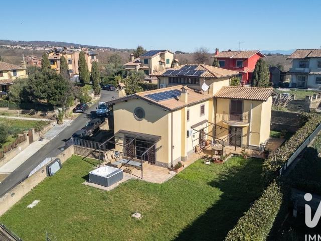 Vendita Casa indipendente / Villa 300 m² 4 camere Sutri 300m² Sutri