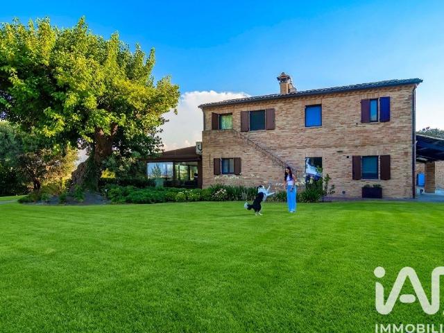 Vendita Casa indipendente / Villa 310 m² 4 camere Osimo 310m² Osimo