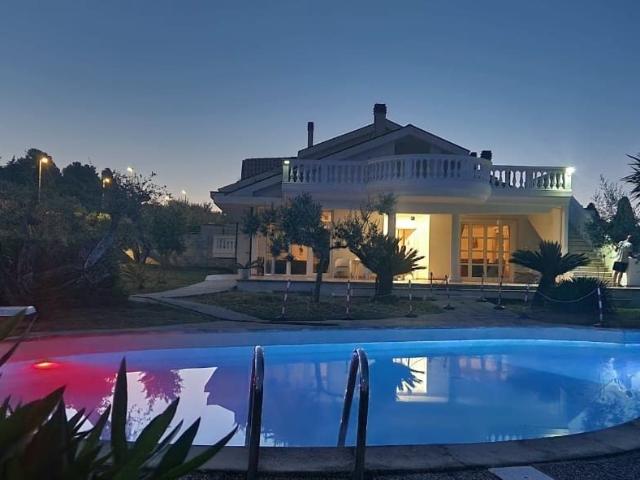 Vendita Casa indipendente / Villa 459 m² 7 camere Città. 459m² Città Sant'Angelo