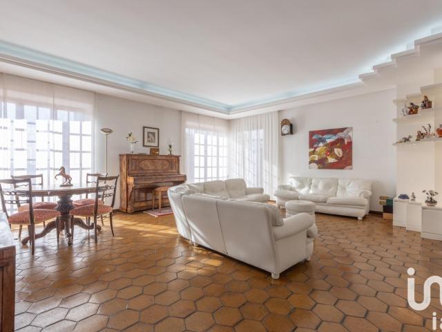 Vendita Casa indipendente / Villa 460 m² 3 camere Monte. 460m² Monte Urano