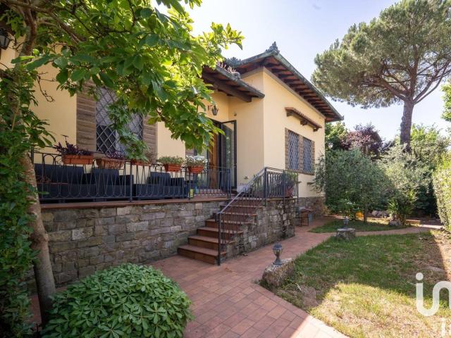 Vendita Casa indipendente / Villa 480 m² 4 camere Campi. 480m² Campi Bisenzio