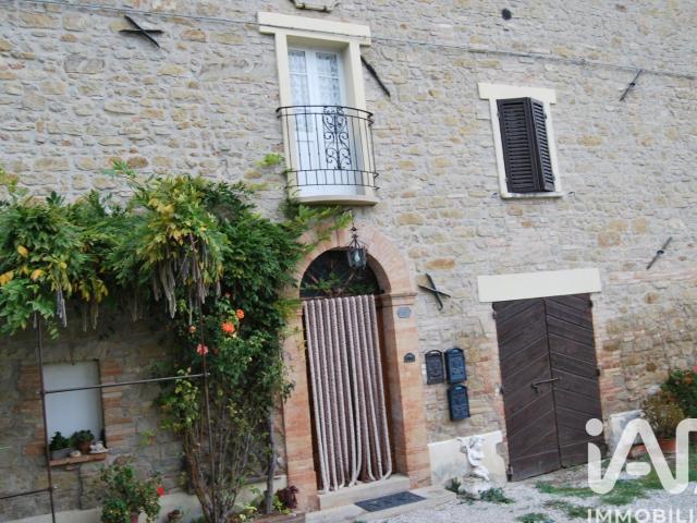 Vendita Casa indipendente / Villa 400 m² 15 camere Sasso. 400m² Sassocorvaro