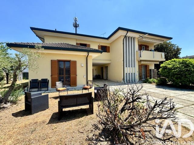 Vendita Casa indipendente / Villa 405 m² 4 camere Vigeva. 405m² Vigevano