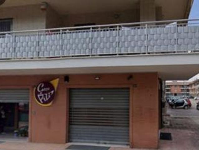 VENDITA LOCALE COMMERCIALE V.LE GIOVANNI GENTILE N.244