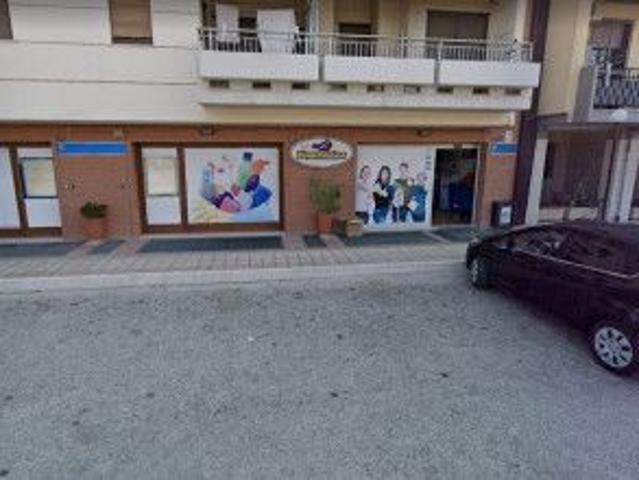 VENDITA LOCALE COMMERCIALE VIA D'ADDEDDA,21 25 31