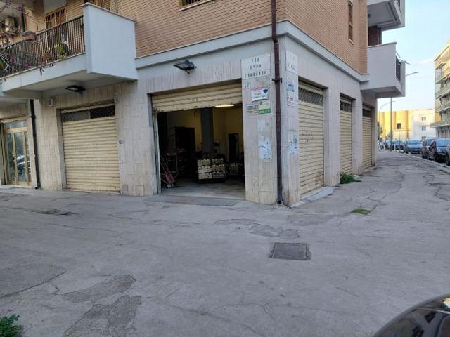 VENDITA LOCALE COMMERCIALE VIA ENZO FIORITTO 39 41